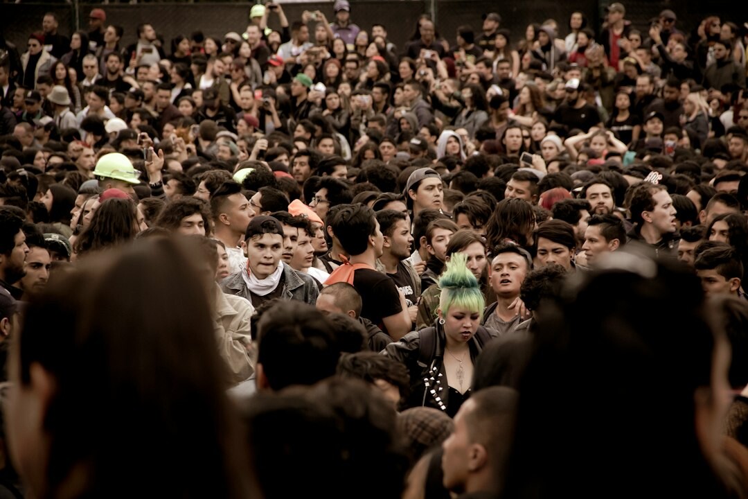 media influence on crowd